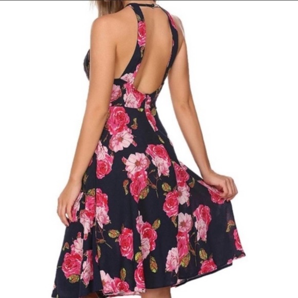 Sleeveless Halter Neck Dress - Picture 3 of 7